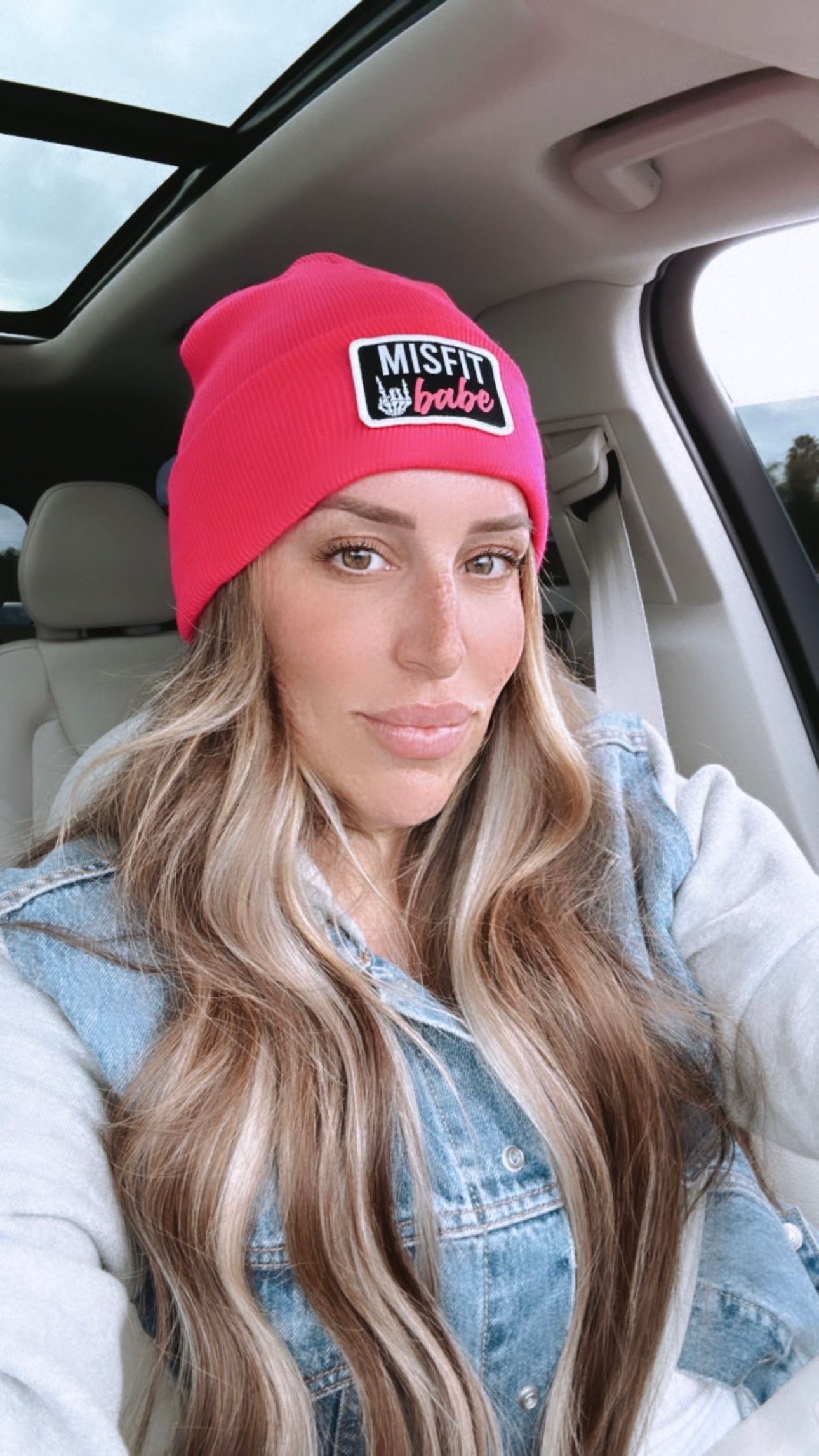 MB LOGO PINK BEANIE