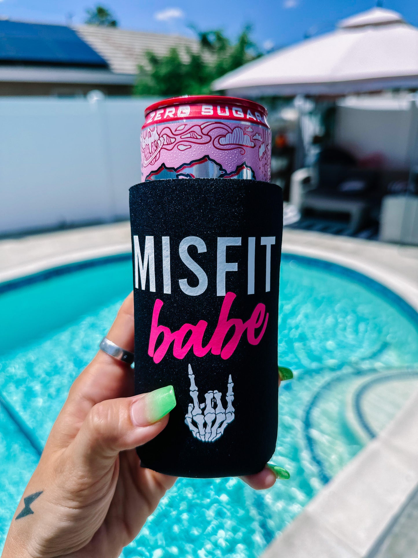 MISFIT BABE LOGO Skinny Coozie